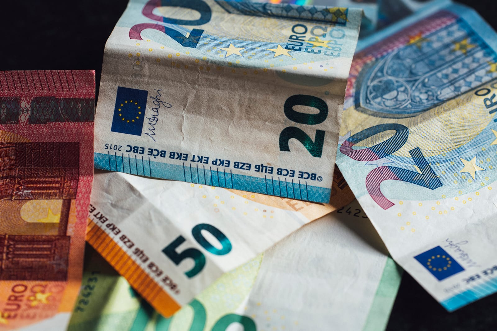 Банкноти євро номіналом 20 і 50